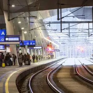 Beschäftigte bei den österreichischen Bahnunternehmen erhalten ab Dezember zwischen einem und drei Prozent mehr Gehalt. 