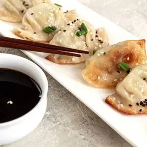 In dem Restaurant wurde eine illegale Teigtascherl-Produktionsstätte entdeckt. (Symbolbild)