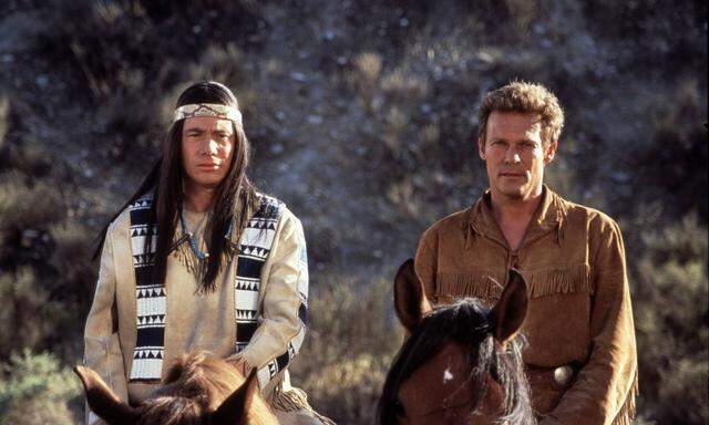 2000 kam die Parodie in die Kinos. In den Hauptrollen Michael Bully Herbig als Apachenhäuptling Abahachi und Christian Tramitz als sein Blutsbruder Ranger.