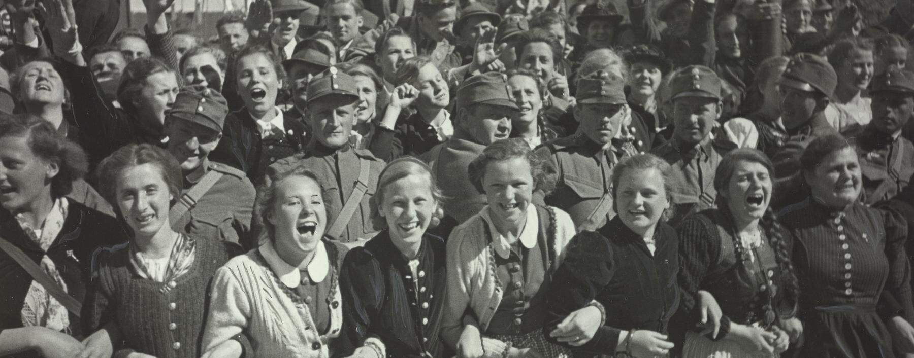 Begeisterter Empfang für Adolf Hitler in Klagenfurt 1938. 